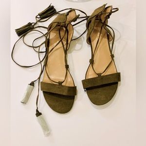 New Express Size 10 Strappy Olive Green Sandals With Back Zipper.